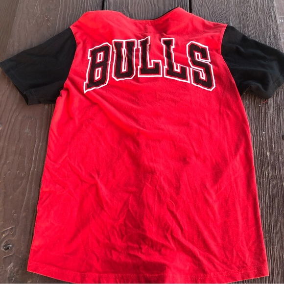 Chicago Bulls button up shirt. Size Small. - Picture 2 of 3
